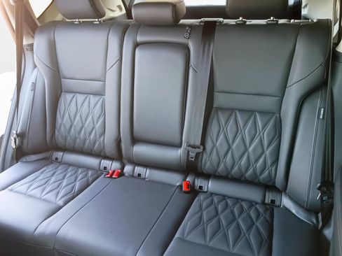 Used 2024 Nissan Rogue Platinum FWD image 12
