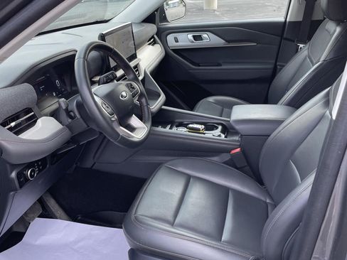 Used 2025 Ford Explorer Active w/ Active Comfort Package AWD/4WD image 18