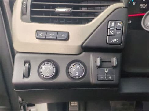 Used 2019 GMC Yukon XL Denali w/ Denali Ultimate Package image 18