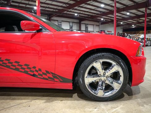 Used 2014 Dodge Charger SXT image 11