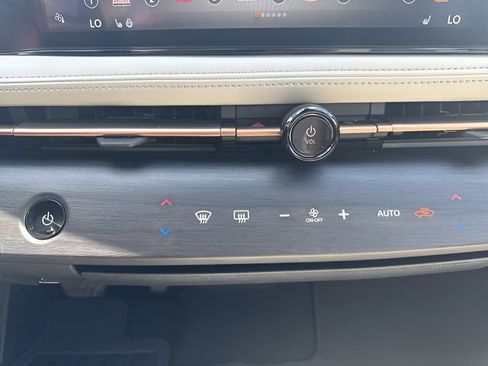 Used 2023 Nissan Ariya AWD image 25