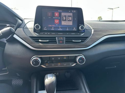 Used 2025 Nissan Altima 2.5 SV FWD image 14