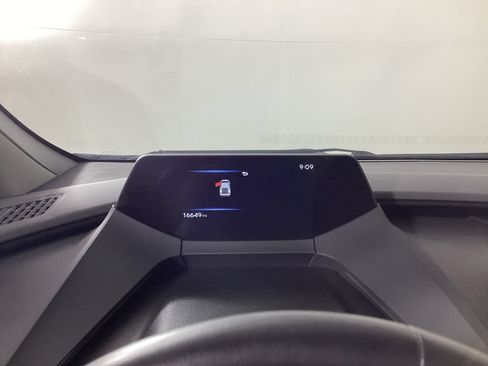 Used 2025 Toyota Prius LE FWD image 13