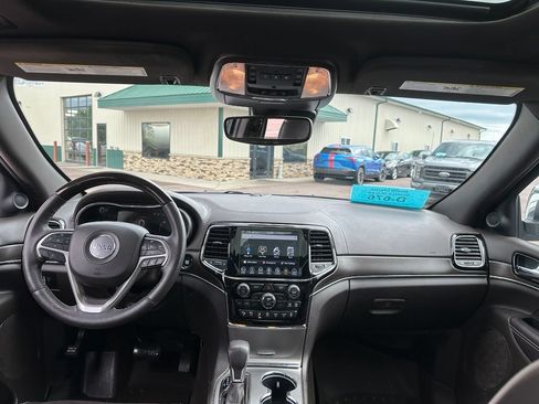 Used 2019 Jeep Grand Cherokee Overland AWD/4WD image 26