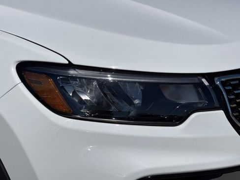 Used 2025 Jeep Compass Limited image 9