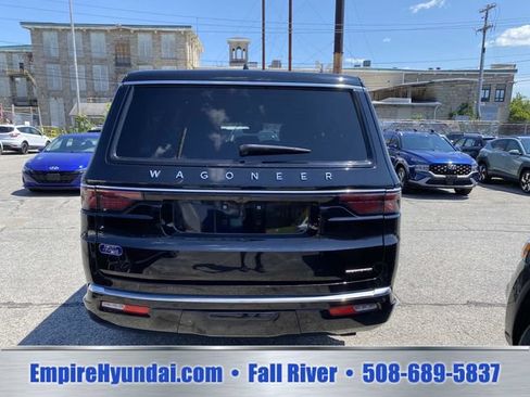 Used 2024 Jeep Wagoneer L Series II w/ Flexible Seating Group AWD/4WD image 4
