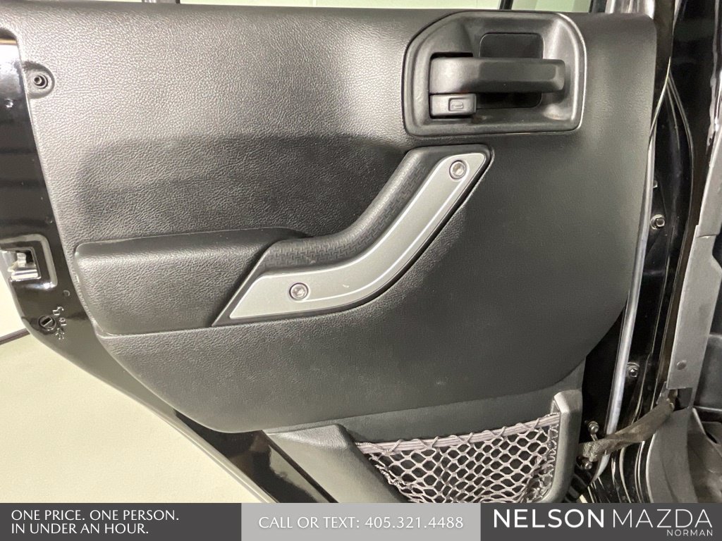 Used 2017 Jeep Wrangler Unlimited Rubicon AWD/4WD image 18