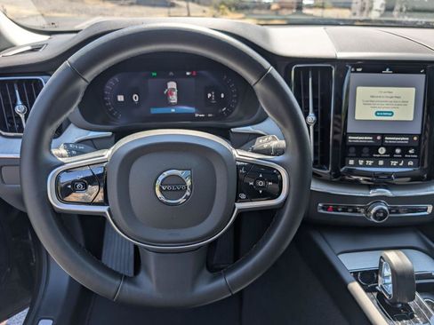 Used 2025 Volvo XC60 B5 Plus AWD/4WD image 19