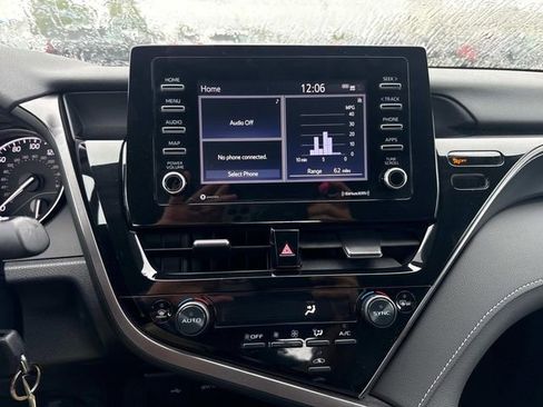 Used 2024 Toyota Camry SE image 20