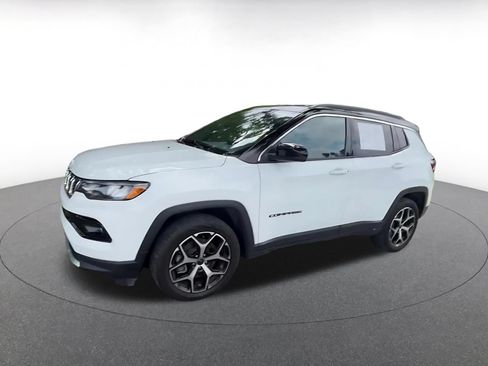 Used 2025 Jeep Compass Limited AWD/4WD image 8