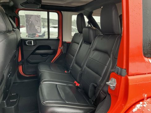 Used 2018 Jeep Wrangler Unlimited Sahara image 22