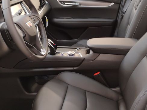 New 2025 Cadillac XT6 Luxury image 35