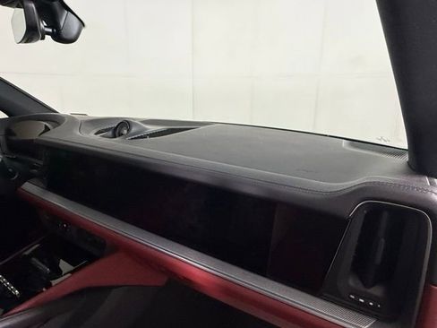 Used 2025 Porsche Cayenne S image 31