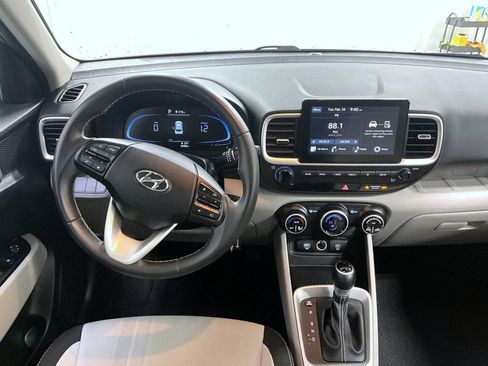 Used 2023 Hyundai Venue SEL image 13
