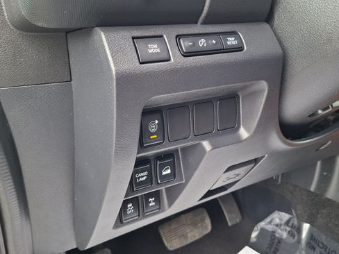Used 2023 Nissan Frontier PRO-4X w/ Technology Package AWD/4WD image 10