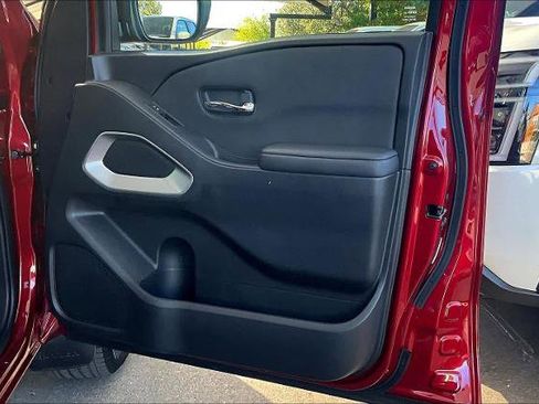 Certified 2022 Nissan Frontier SV image 21