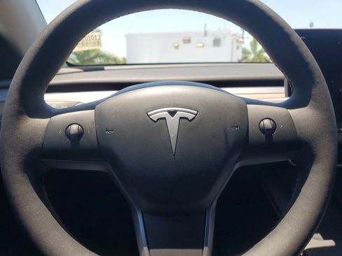 Used 2025 Tesla Model Y Long Range RWD image 21