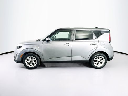 Used 2025 Kia Soul LX w/ LX Technology Package FWD image 4