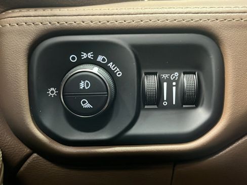 Used 2023 RAM 2500 Limited AWD/4WD image 31