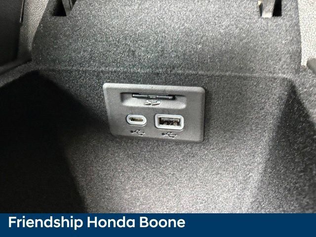 Used 2024 Cadillac XT6 Sport w/ Technology Package AWD/4WD image 39