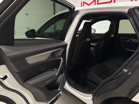 Used 2025 Jaguar F-PACE R-Dynamic S image 28