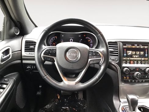 Used 2018 Jeep Grand Cherokee Altitude AWD/4WD image 16