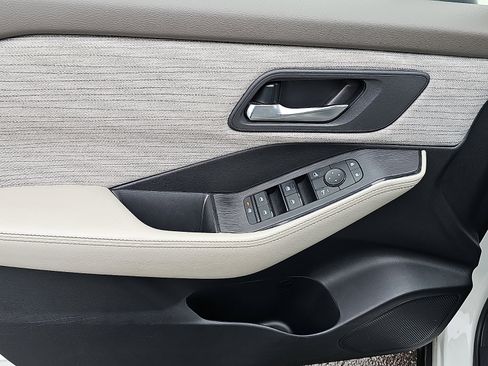 Certified 2023 Nissan Rogue SV image 13