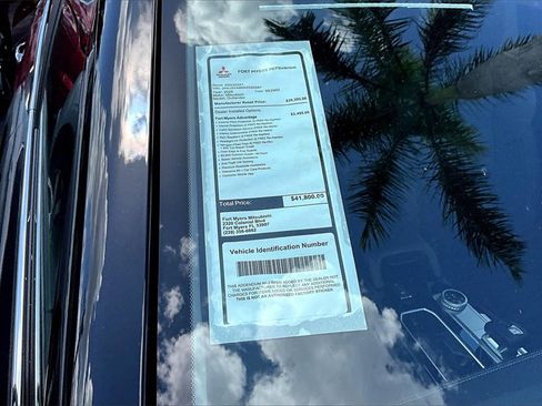 New 2025 Mitsubishi Outlander SE image 13