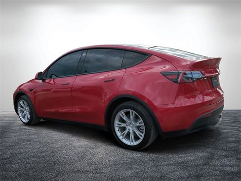 Used 2022 Tesla Model Y Long Range image 6