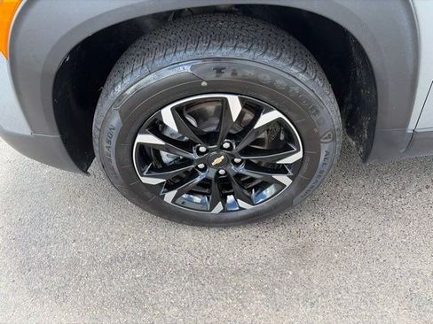 Used 2023 Chevrolet TrailBlazer LT w/ Sun and Liftgate Package AWD/4WD image 45