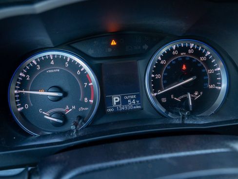 Used 2015 Toyota Highlander LE image 10