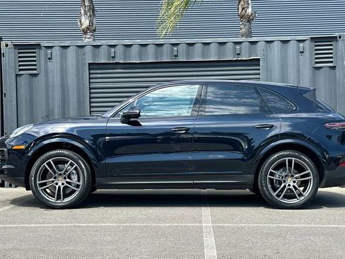 Certified 2023 Porsche Cayenne AWD/4WD image 2