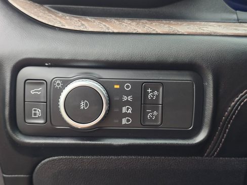 Used 2022 Ford Explorer Platinum w/ Technology Package AWD/4WD image 39