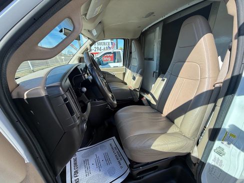 Used 2016 Chevrolet Express 3500 image 8