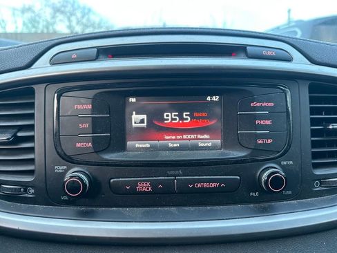 Used 2016 Kia Sorento LX w/ LX Convenience Package image 4