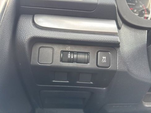 Used 2018 Subaru Forester 2.5i Premium w/ All-Weather Package image 25