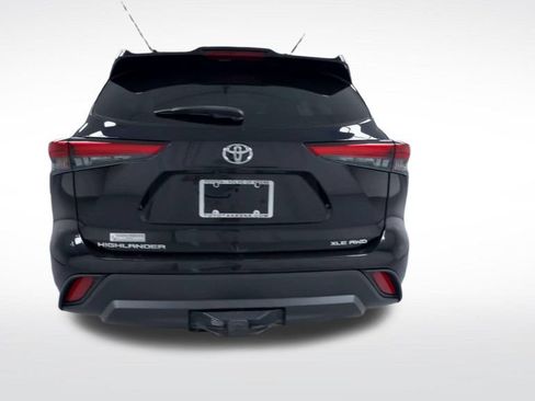 Used 2023 Toyota Highlander XLE AWD/4WD image 7