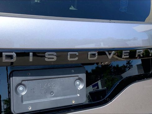 Used 2025 Land Rover Discovery Dynamic SE AWD/4WD image 29