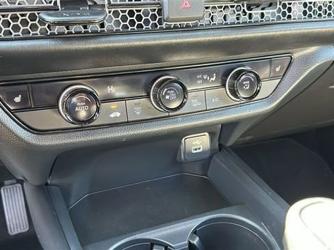 Used 2025 Honda HR-V Sport image 16