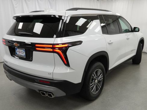 Used 2024 Chevrolet Traverse LT w/ Trailering Package FWD image 3
