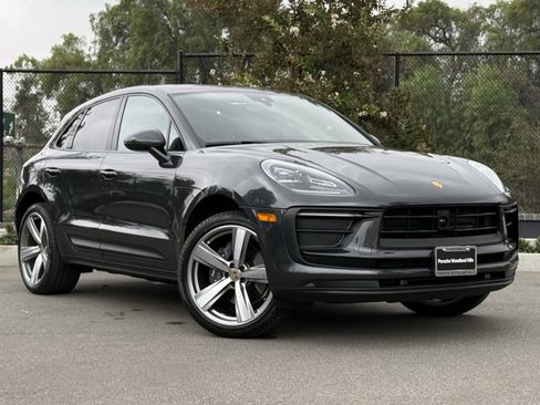Used 2025 Porsche Macan image 9