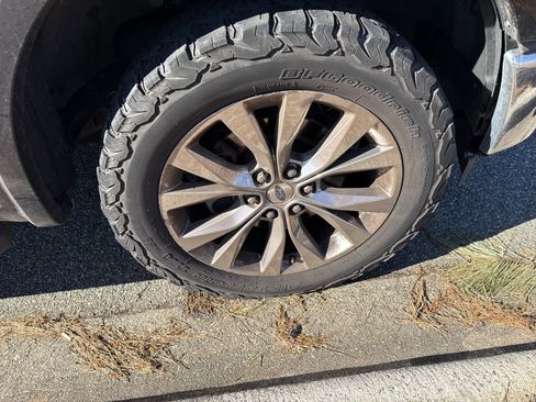 Used 2017 Ford F150 Lariat w/ Equipment Group 502A Luxury image 12