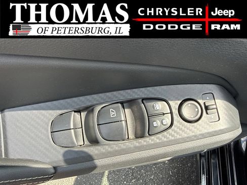 Used 2025 Nissan Altima 2.5 SV FWD image 11