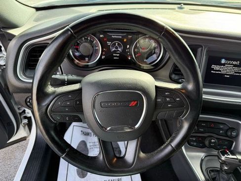 Used 2019 Dodge Challenger SXT image 38