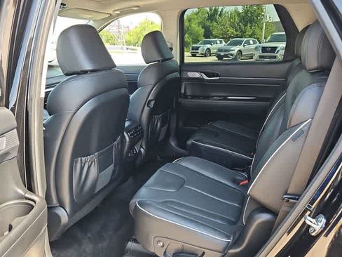 Used 2024 Hyundai Palisade Limited FWD image 17