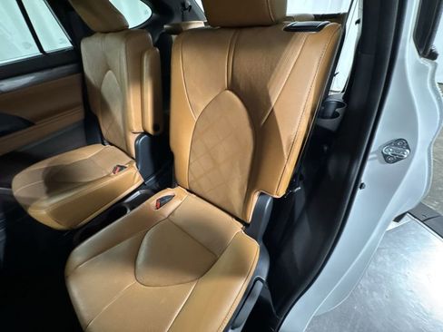 Used 2022 Toyota Highlander Platinum image 30