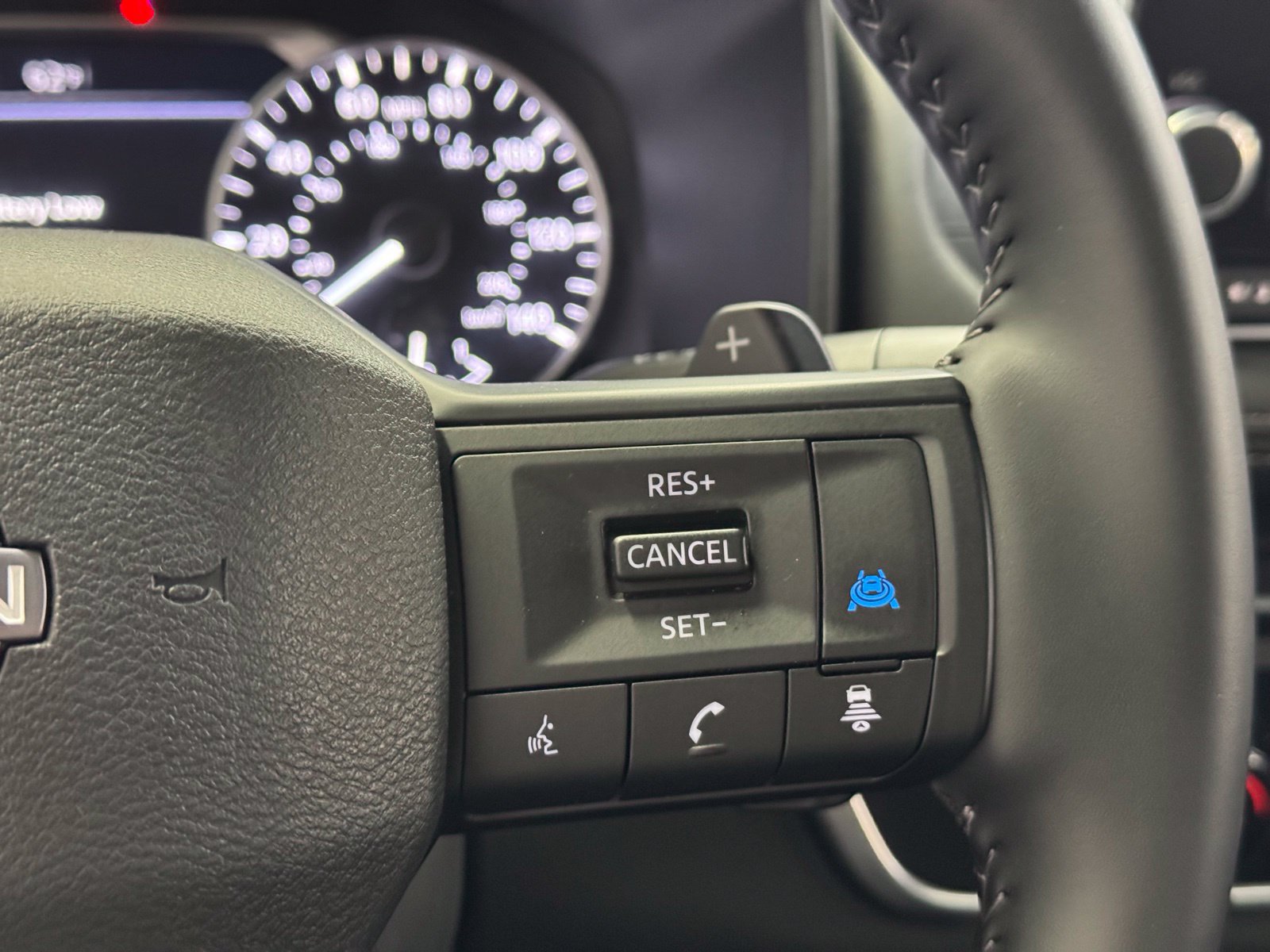 Certified 2025 Nissan Rogue SV w/ SV Premium Package AWD/4WD image 23