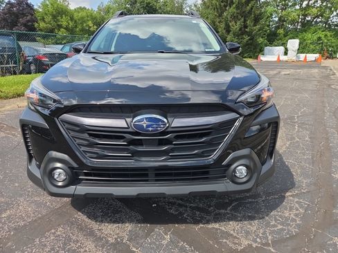 Certified 2025 Subaru Outback Premium AWD/4WD image 4