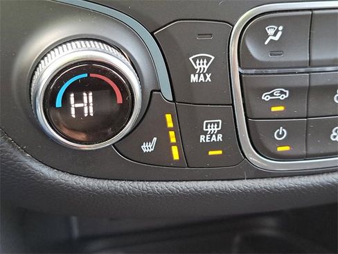 Used 2020 Chevrolet Equinox Premier image 16