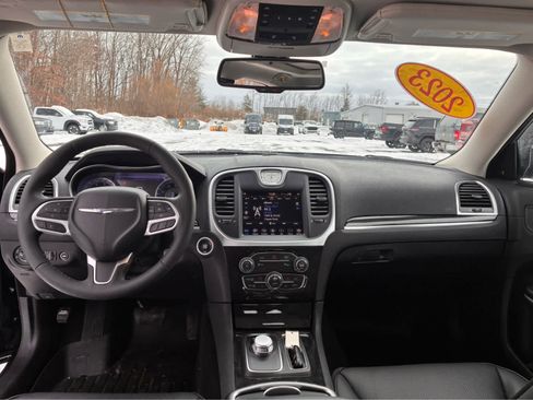 Used 2023 Chrysler 300 Touring L w/ Popular Equipment Group image 13